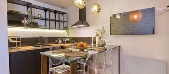 ★★★★★ Beautiful Duplex Design with private terrace -  Ideally located