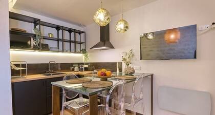 ★★★★★ Beautiful Duplex Design with private terrace - Ideally located