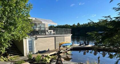 Muskoka Lake -Over the water experience- Boathouse “Suite Muskoka”