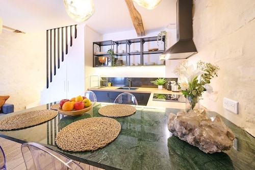 ★★★★★ Beautiful Duplex Design with private terrace -  Ideally located