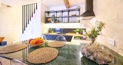 ★★★★★ Beautiful Duplex Design with private terrace - Ideally located