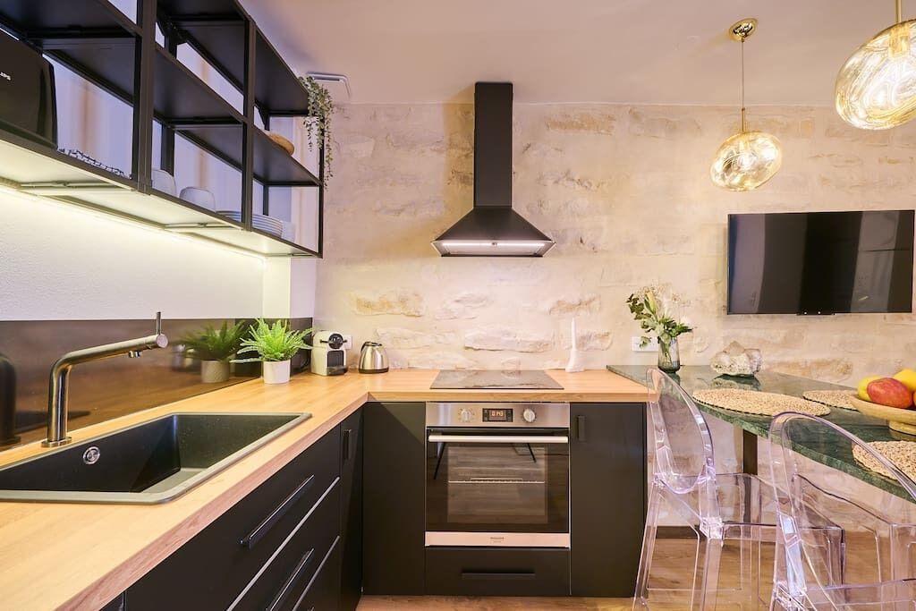 Geladeira, micro-ondas, fogão, cooktop