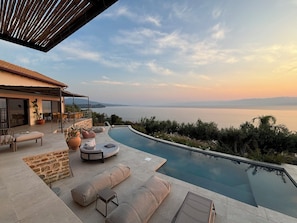 Pool - Luxury Villa with Private Swimming Pool & Sea View (Peloponnese)
