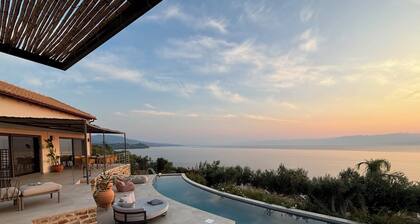 Luxury Villa with Private Swimming Pool & Sea View