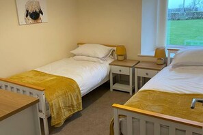 2 多间卧室、免费 WiFi、床单