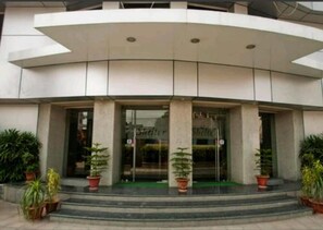Exterior - SHELTER HOTEL (Lucknow)