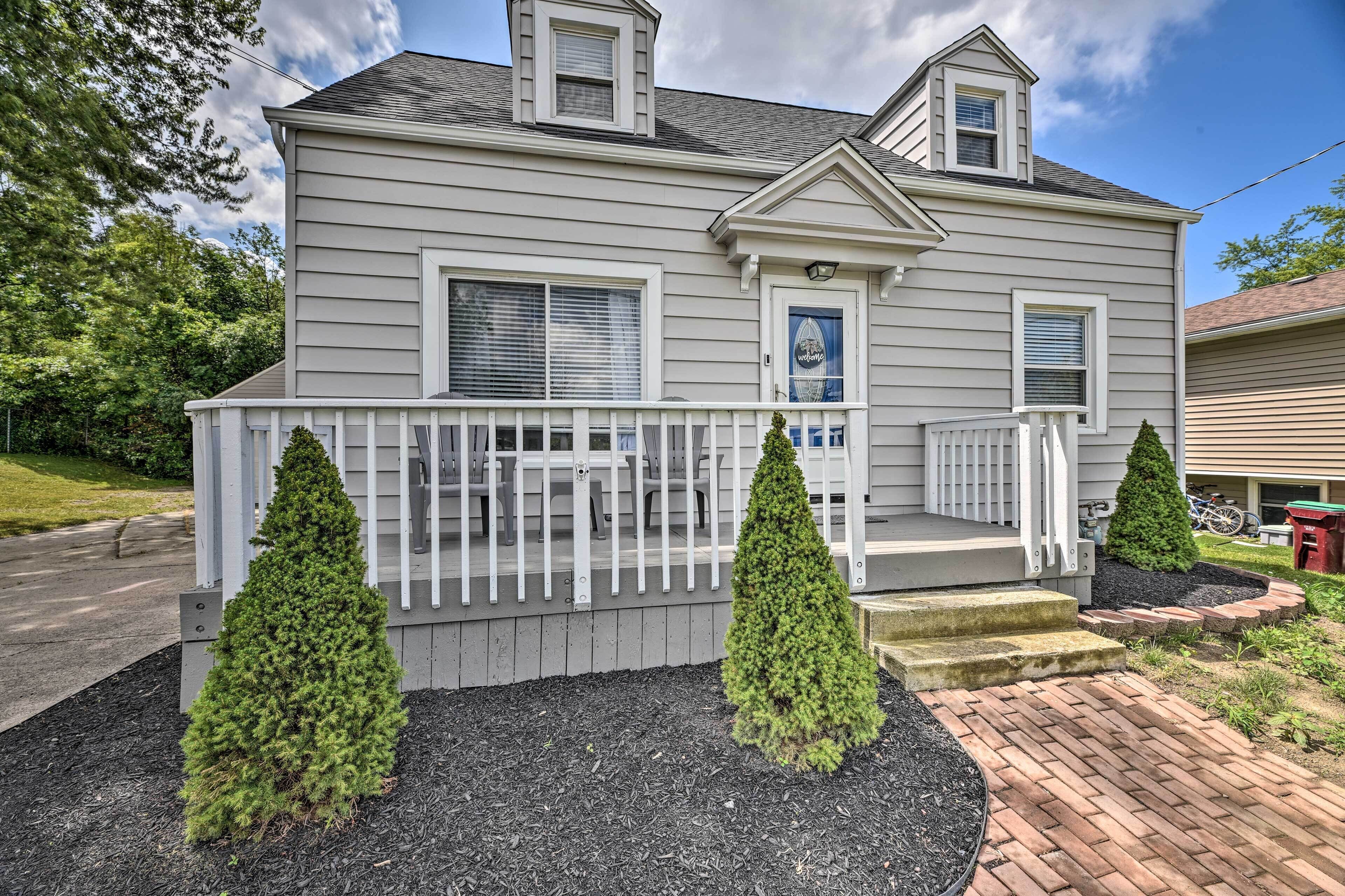 Orchard Park Home < 2 Mi to Highmark Stadium!