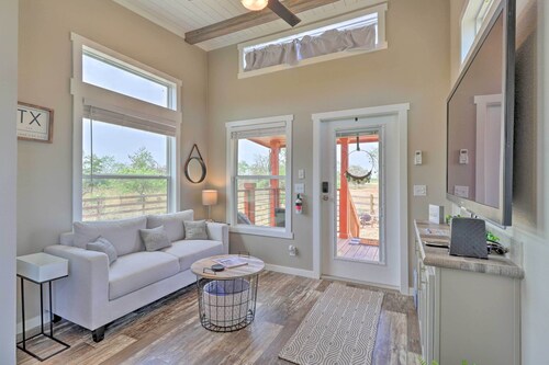 Modern ‘Sunset Cabin’ w/ Wood Fire Pit!