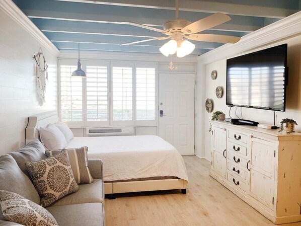 Condo, 1 Queen Bed with Sofa bed, Ocean View (#332 - No Pets Allowed) | 1 bedroom, individually decorated, individually furnished, free WiFi