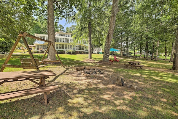 Talladega Vacation Rental | 6BR | 3.5 | Step-Free Access | 5,000 Sq Ft