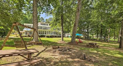 'The B Haus' Lakefront Retreat w/ Boat Ramp!