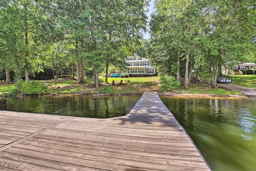 'The B Haus' Lakefront Retreat w/ Boat Ramp!