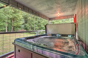 Outdoor spa tub - Hot Tub & Fire Pit: Pet-Friendly Clayton Escape! (Clayton)