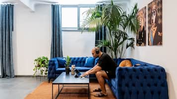 Coin salon dans le hall