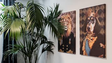 Coin salon dans le hall