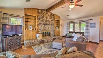 TV, fireplace
