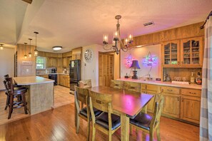 Dining - Grand Lake Views + Fire Pit: Monkey Island Home! (Afton)