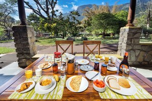 Bao gồm bữa sáng buffet hàng ngày 