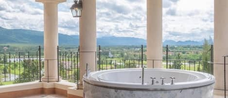 Jacuzzi Suites | Terras