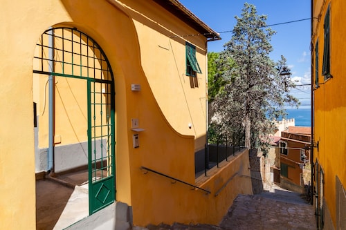 Apartment "Casa la Fortezza" close to the Beach with Terrace & Wi-Fi
