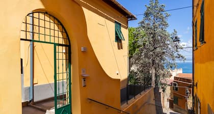 Apartment "Casa la Fortezza" close to the Beach with Terrace & Wi-Fi