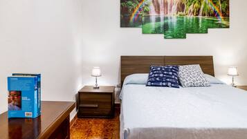 2 Schlafzimmer, BĂŒgeleisen/BĂŒgelbrett, kostenloses WLAN, BettwĂ€sche