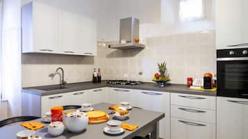 Kühlschrank, Ofen, Herdplatte, Geschirrspüler