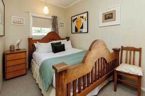 5 bedrooms, WiFi, bed sheets