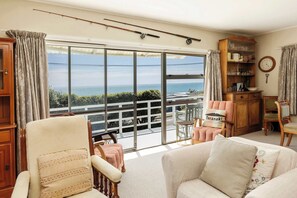 TV, table football - Charming Beach Bach with Ocean Views (Oakura)