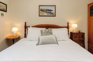 5 bedrooms, WiFi, bed sheets