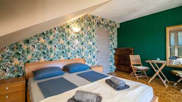 Double Room (Double room with Sea View and shared ) | 3 bedrooms