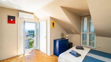 Double Room (Double room with Sea View and shared ) | 3 bedrooms