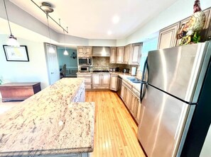 Fridge, microwave, stovetop, dishwasher