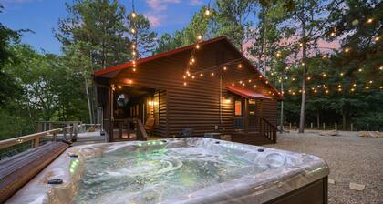 Hideaway ~ riverfront with pool, game room, hot tub and kayaks that sleeps 10