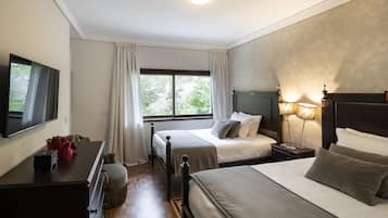 Habitación superior con 2 camas individuales | Ropa de cama hipoalergénica y decoración personalizada
