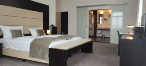 Premium Double Room | In-room safe, desk, laptop workspace, blackout drapes - Hotel Kieler Yacht-Club (Kiel)