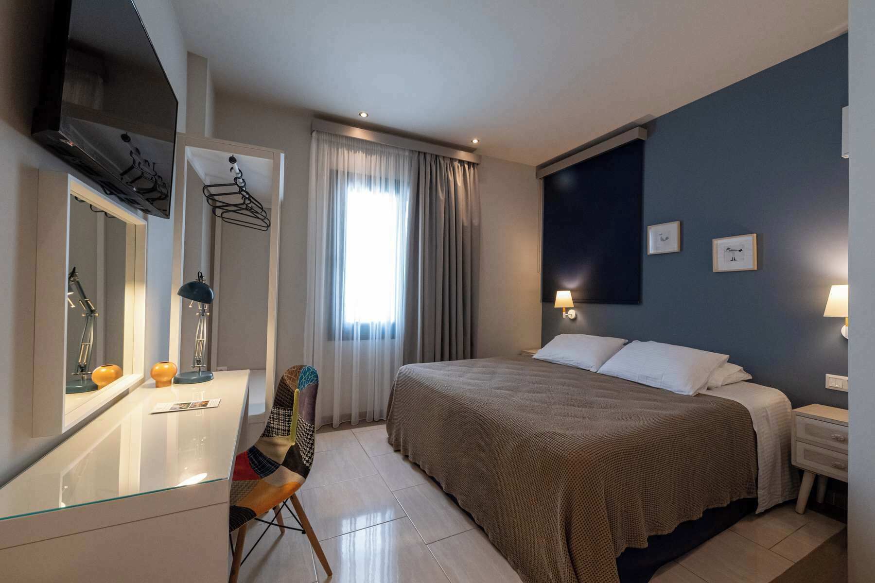 3 bedrooms, desk, iron/ironing board, travel cot