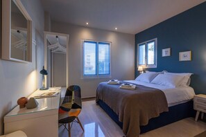 3 bedrooms, desk, iron/ironing board, travel crib - Thalias Quarters - Kalamata Mediterranean Suites & Villas (Kalamata)