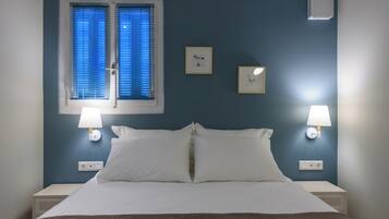 4 bedrooms, desk, iron/ironing board, travel crib