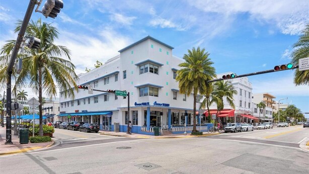 A street view with a building labeled 'Collins Ave' and 'Ocean View'. - Heart of South Beach ¤ 2 min Plage ¤ Ocean Drive (Miami Beach)
