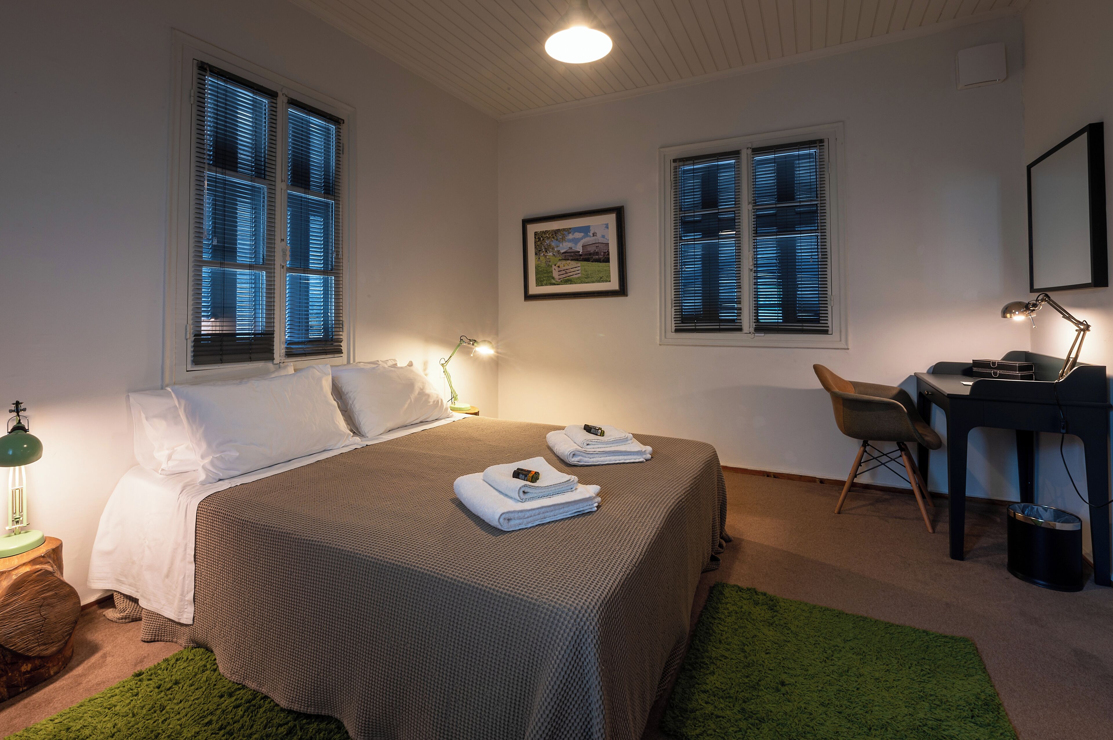 2 Schlafzimmer, Schreibtisch, Bügeleisen/Bügelbrett, Reisekinderbett