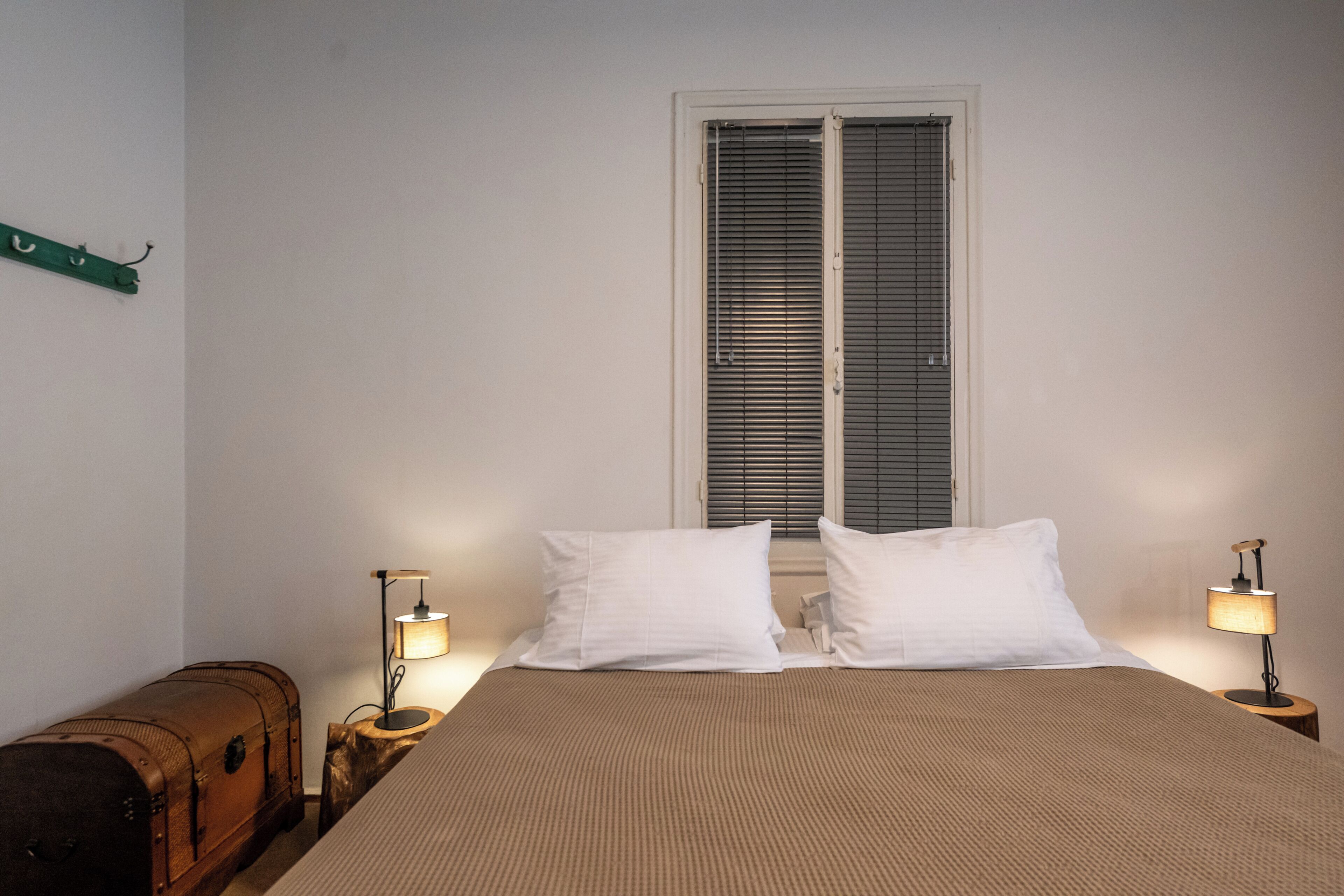 2 Schlafzimmer, Schreibtisch, Bügeleisen/Bügelbrett, Reisekinderbett