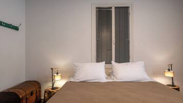 2 Schlafzimmer, Schreibtisch, Bügeleisen/Bügelbrett, Reisekinderbett