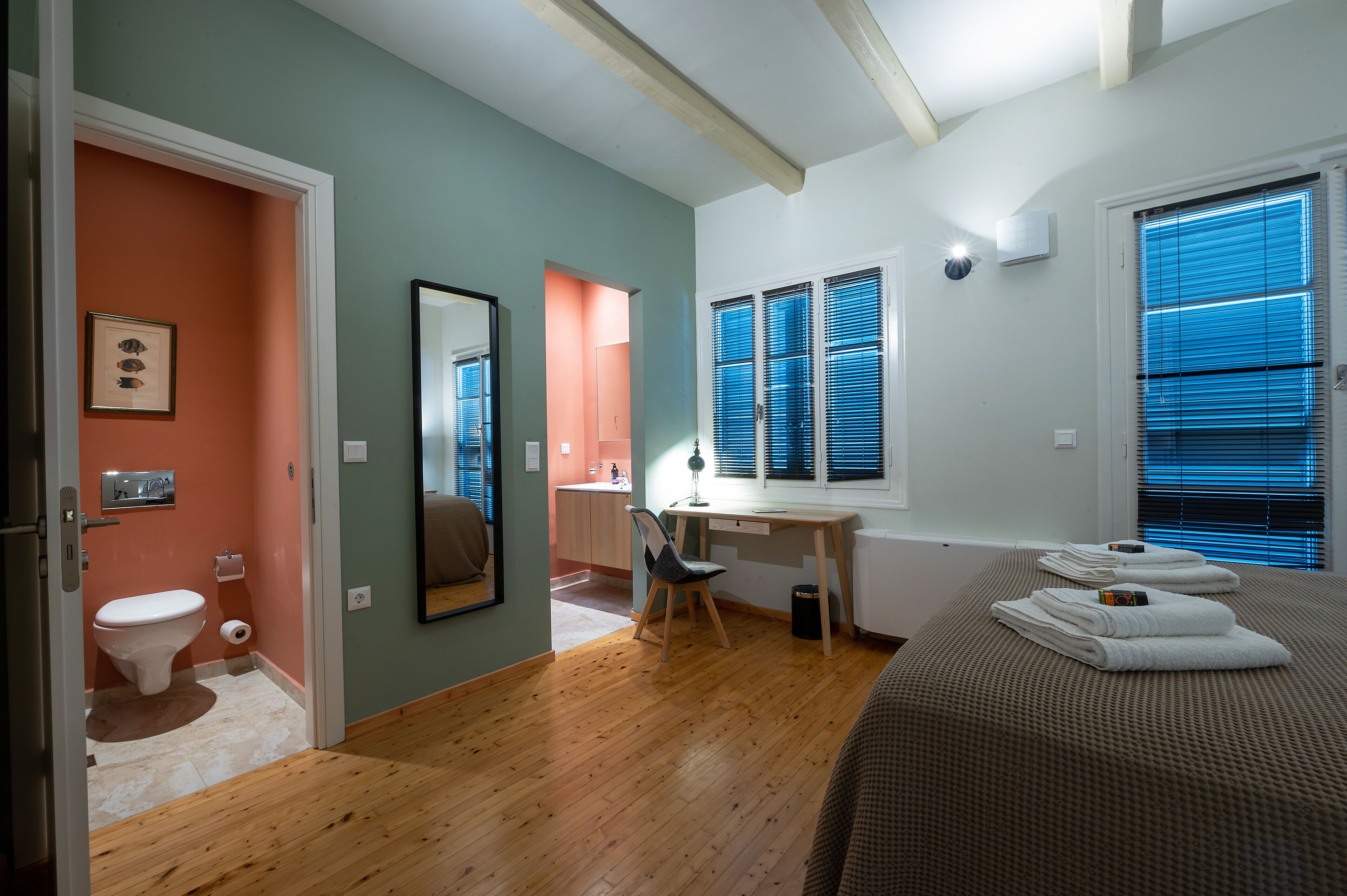 3 Schlafzimmer, Schreibtisch, Bügeleisen/Bügelbrett, Reisekinderbett