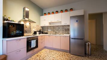 Frigorifero, forno, lavastoviglie, macchina per tè/caffè