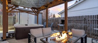 5BR w/ Hot Tub, Fire pit, Gym, Games & Secret Room