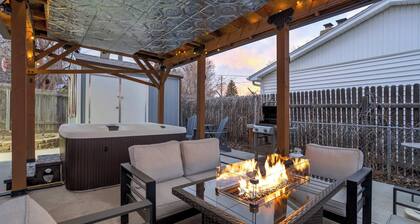 5BR w/ Hot Tub, Fire pit, Gym, Games & Secret Room