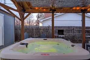 Tina de hidromasaje al aire libre