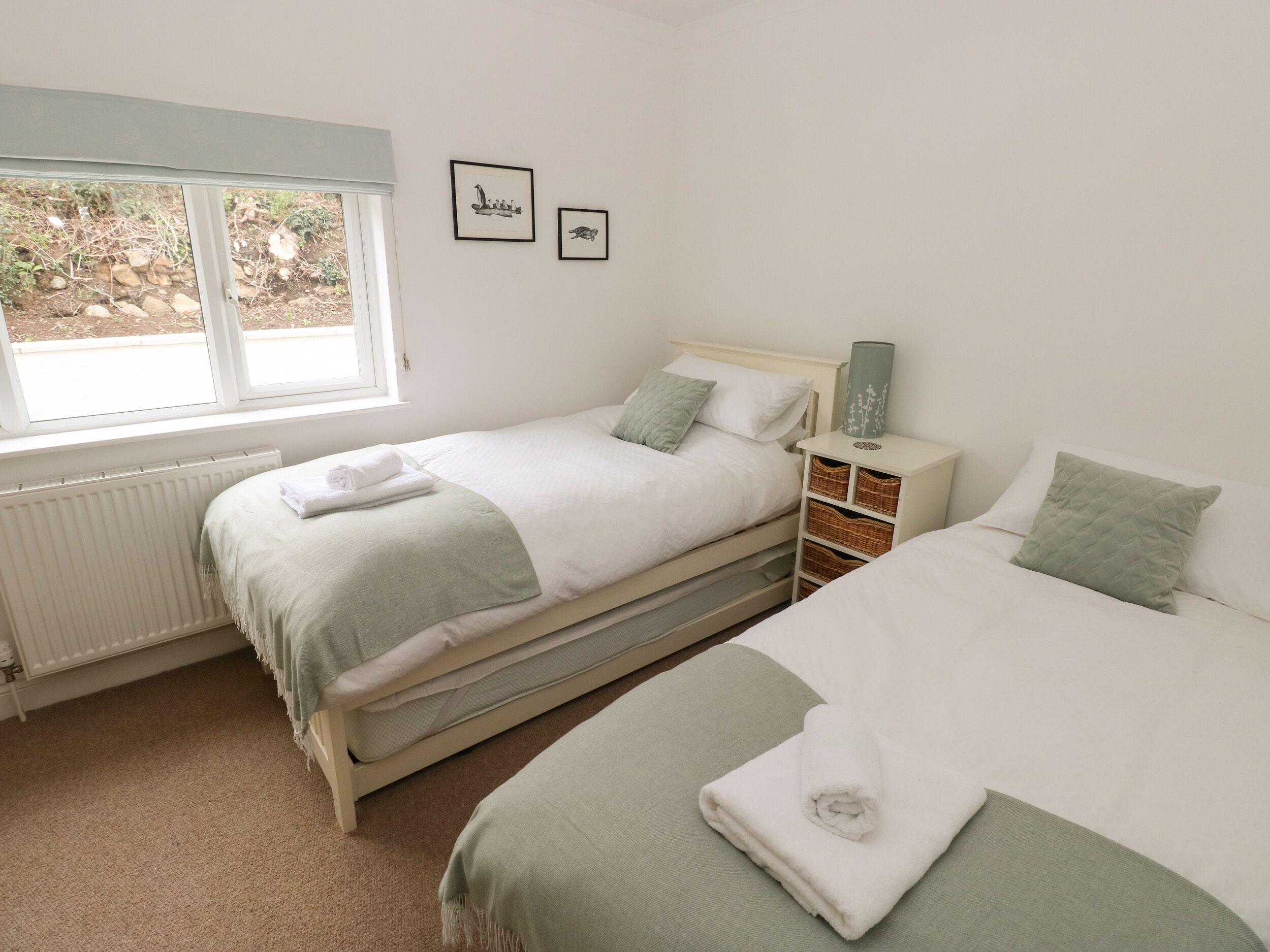 3 quartos, individualmente decorados, individualmente mobiliados