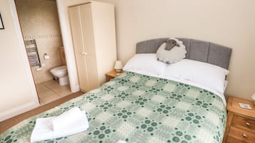 3 quartos, individualmente decorados, individualmente mobiliados